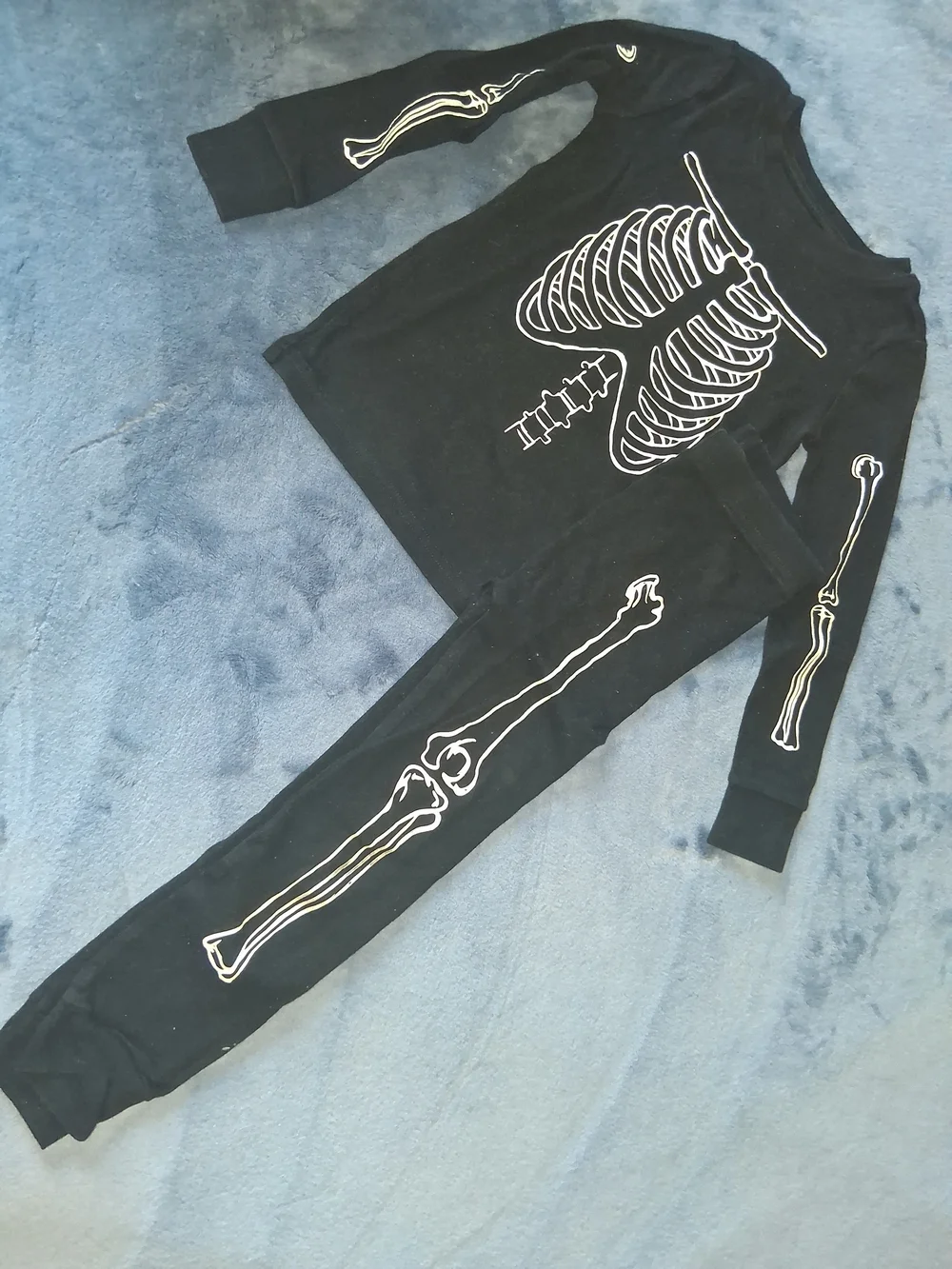 ​Old Navy Boys Pajamas Size 5T Skeleton Glow in the Dark Halloween Black PJs Set